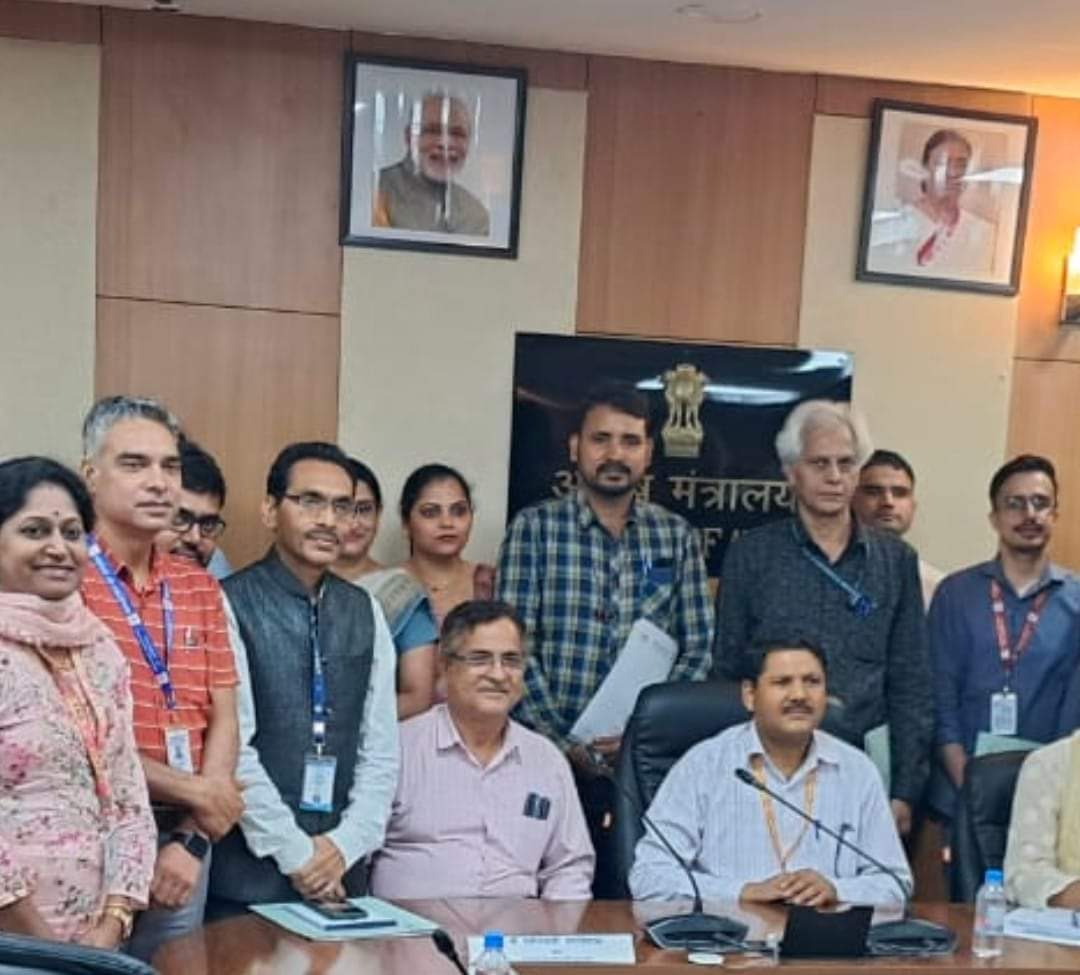 किसी देश की भाषा केवल पारस्परिक संपर्क ही नहीं बल्कि संस्कृति को भी विकसित करती है