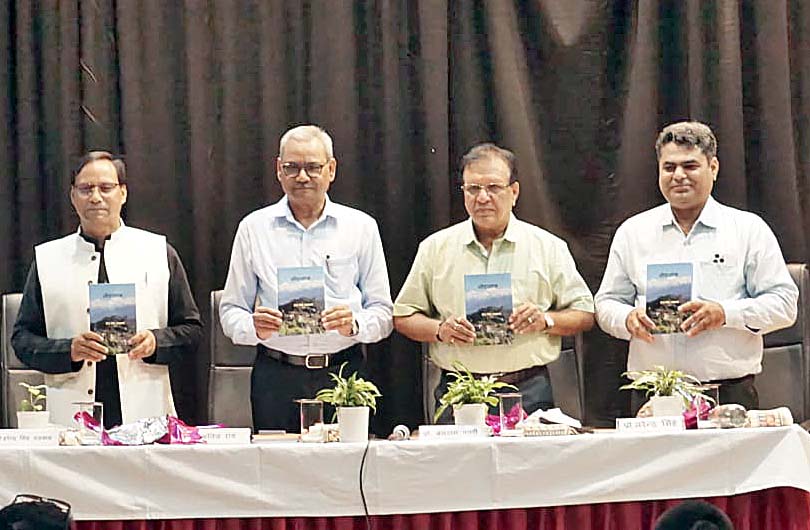 प्रो. हरेन्द्र असवाल की दो पुस्तकें ‘खेड़ाखाल’ और ‘हाशिए के लोग’ का लोकापर्ण