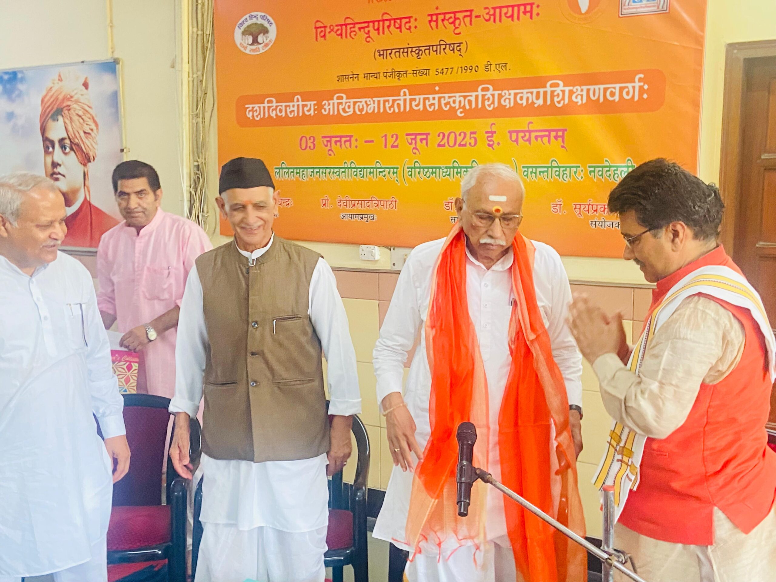 हिंदुत्व के साथ देश में बनाएं संस्कृतमय वातावरण